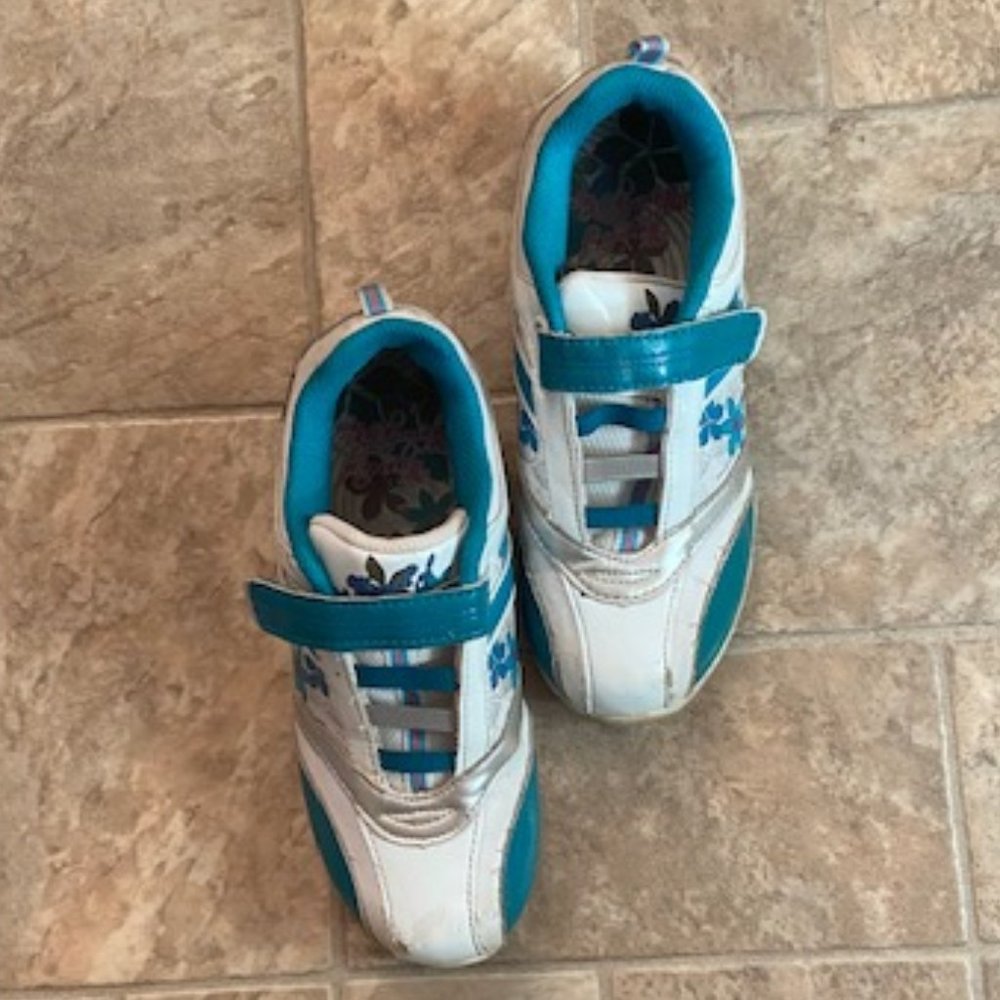 Disney Wizards of Waverly Place Selena Gomez Runners Girls Size 3